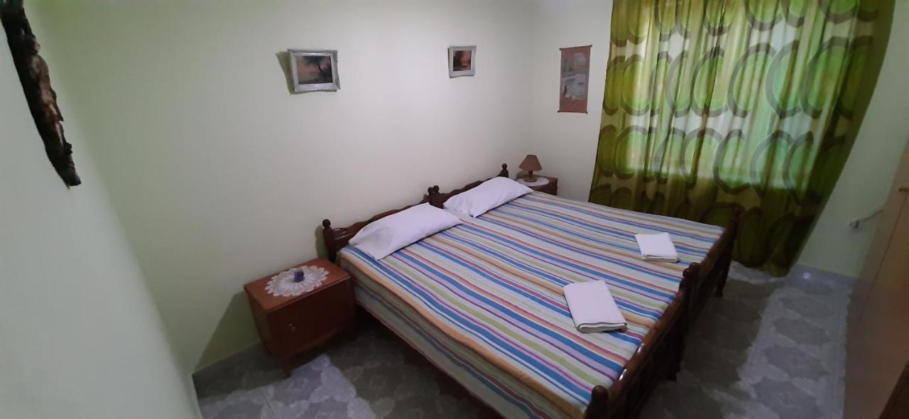 Guest House And Tavern Leo Sarande Phòng bức ảnh