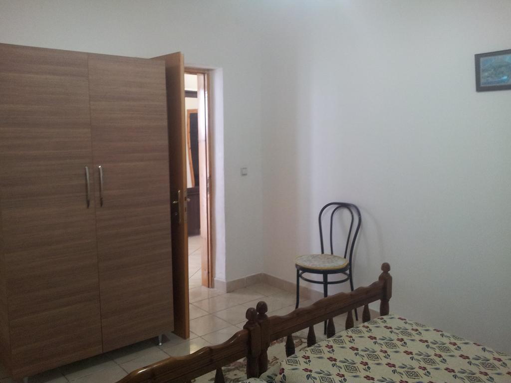 Guest House And Tavern Leo Sarande Ngoại thất bức ảnh