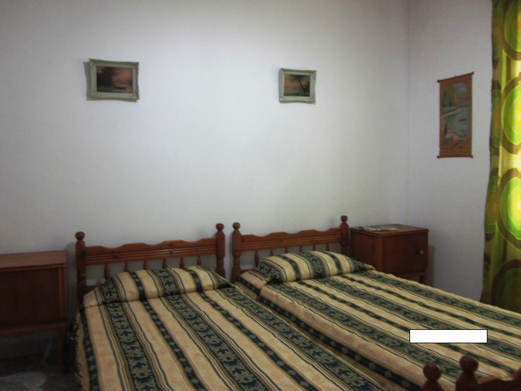 Guest House And Tavern Leo Sarande Ngoại thất bức ảnh