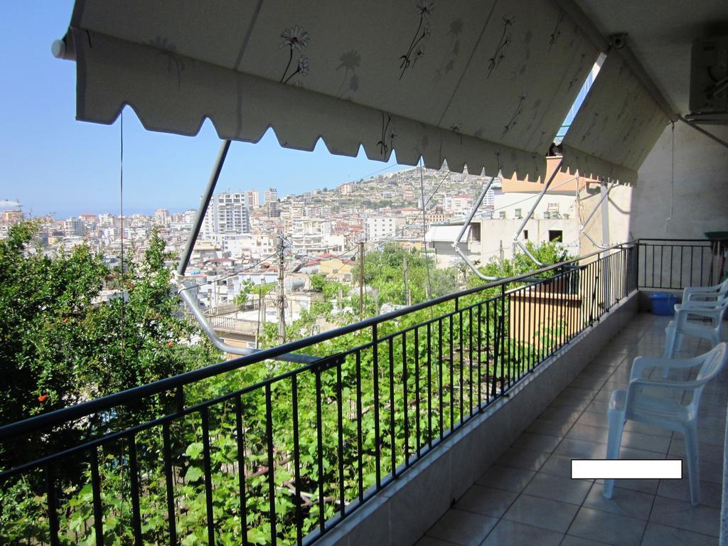 Guest House And Tavern Leo Sarande Ngoại thất bức ảnh