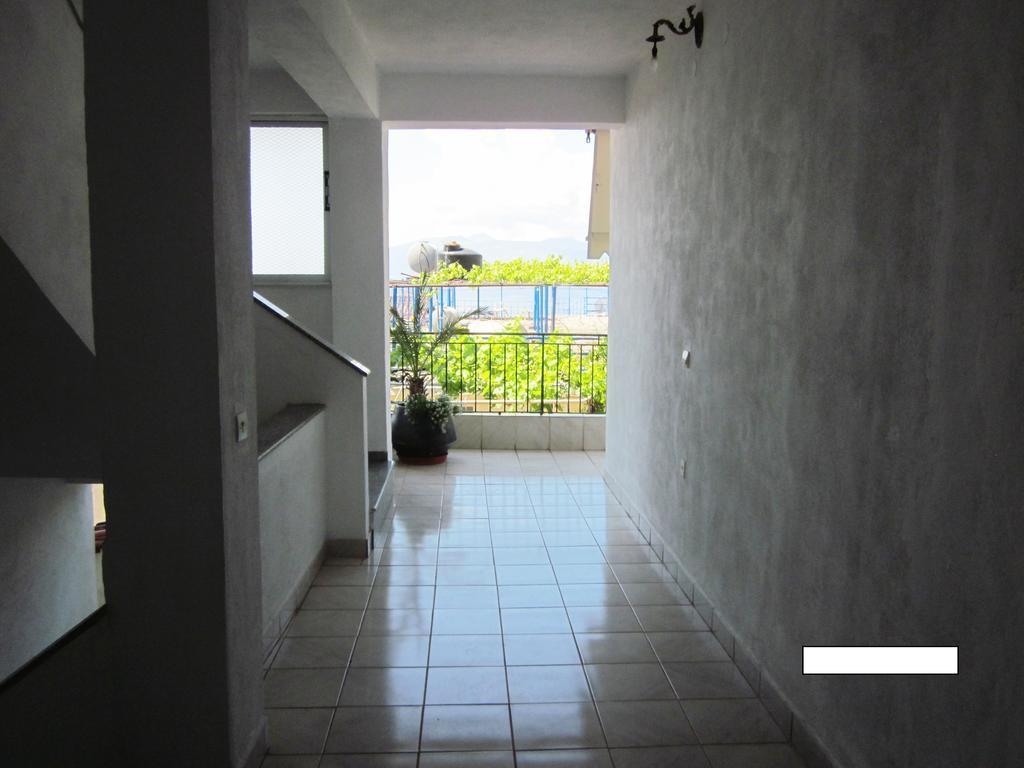 Guest House And Tavern Leo Sarande Ngoại thất bức ảnh