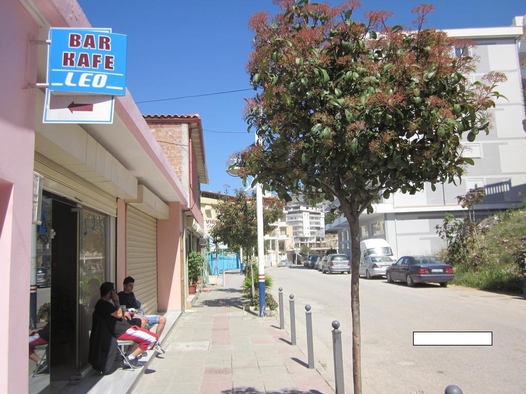 Guest House And Tavern Leo Sarande Ngoại thất bức ảnh