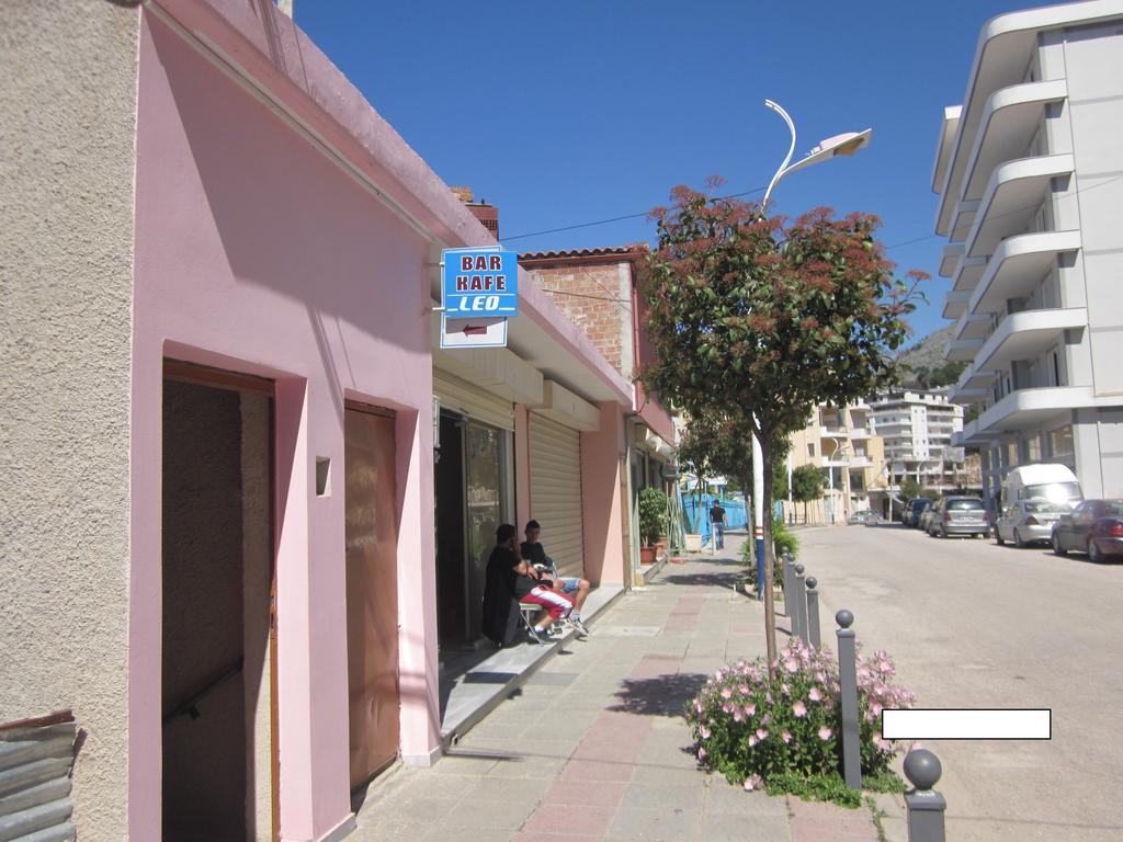 Guest House And Tavern Leo Sarande Ngoại thất bức ảnh