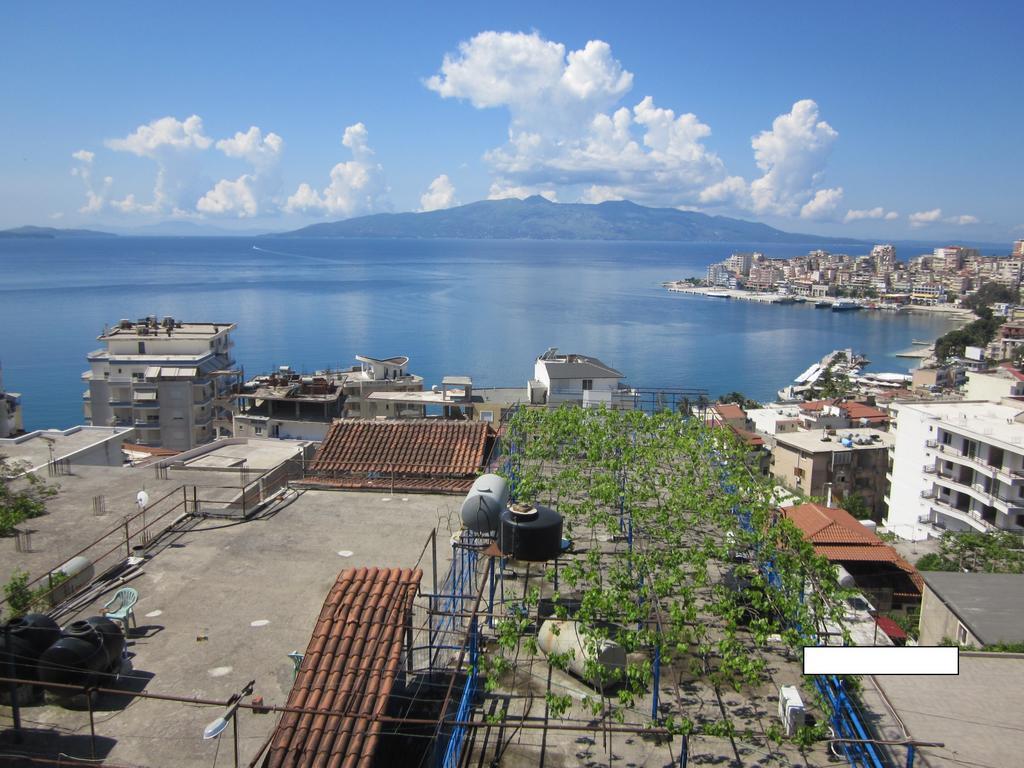 Guest House And Tavern Leo Sarande Ngoại thất bức ảnh