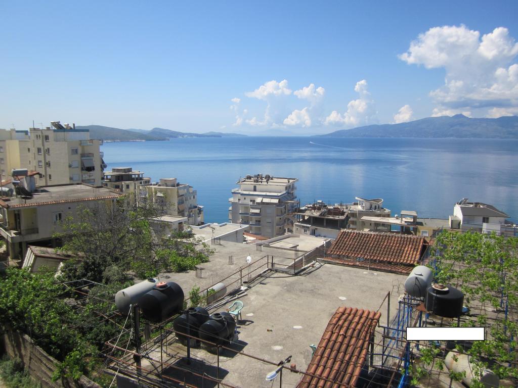 Guest House And Tavern Leo Sarande Ngoại thất bức ảnh