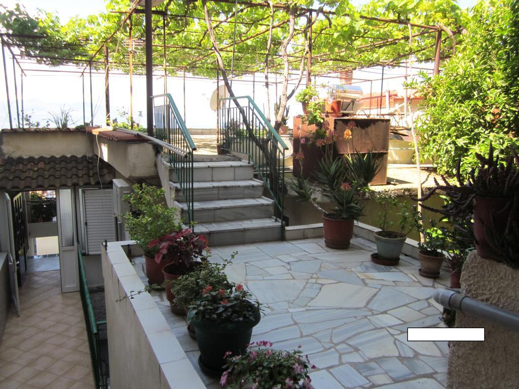Guest House And Tavern Leo Sarande Ngoại thất bức ảnh