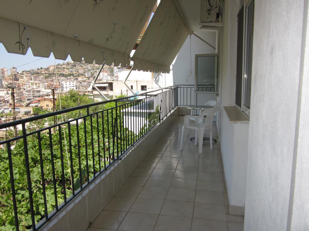Guest House And Tavern Leo Sarande Ngoại thất bức ảnh
